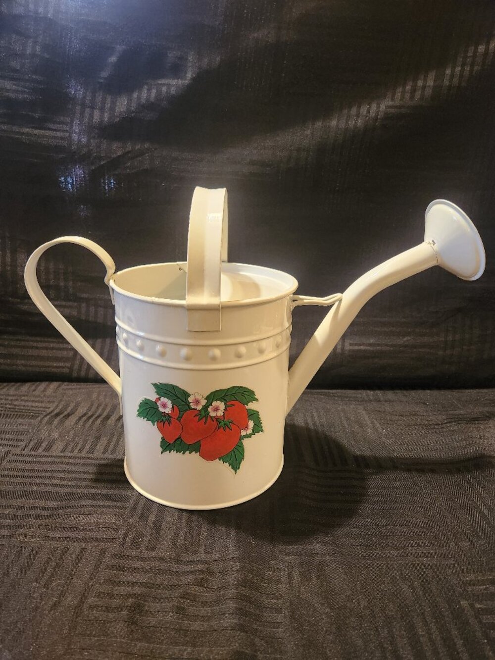 Vintage Style Strawberry Watering Can – Metal Garden Decor